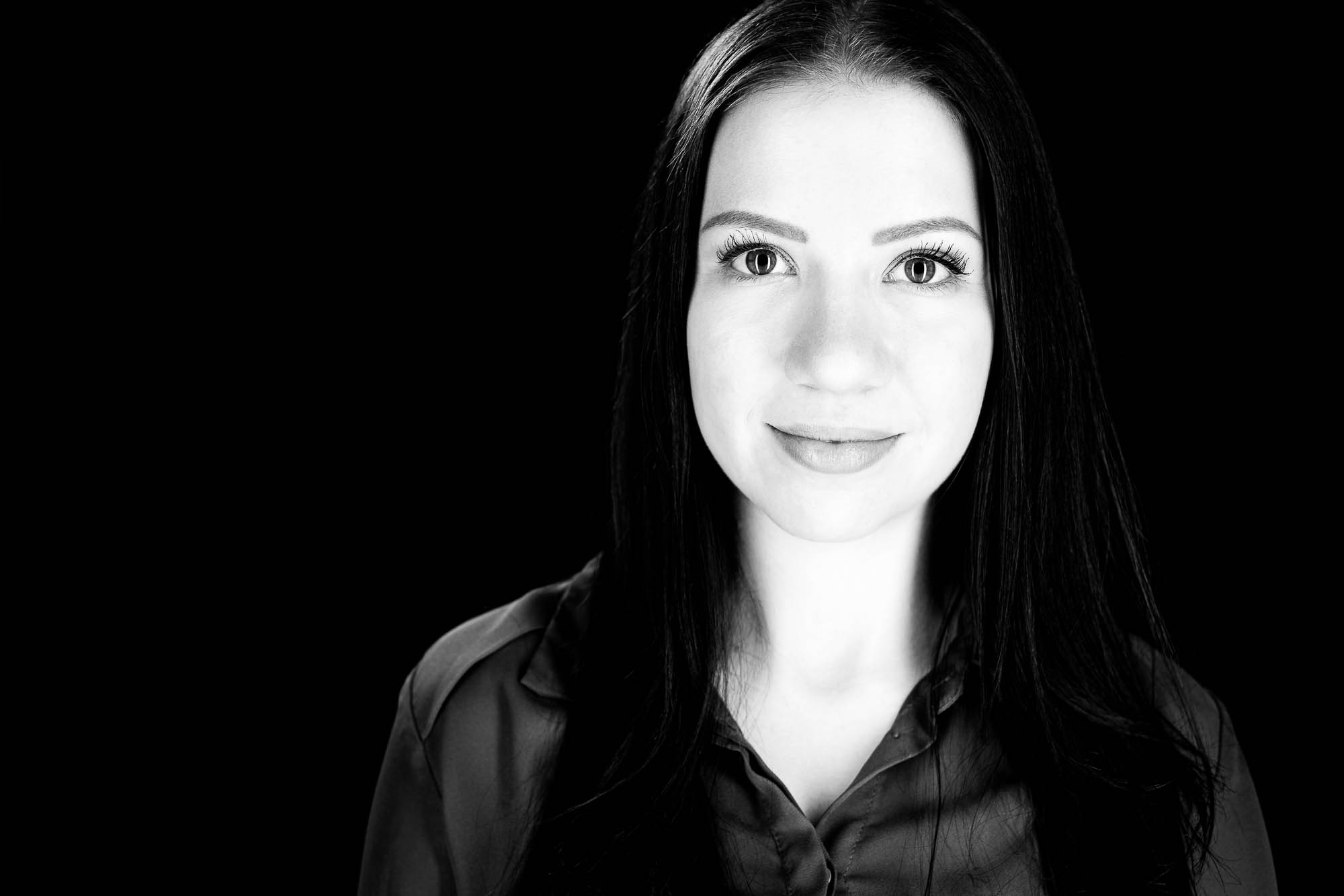 Export x3 Headshot  06574 Dez 01 2019 Bearbeitet Headshots 2019  Miro Nicole Nadine